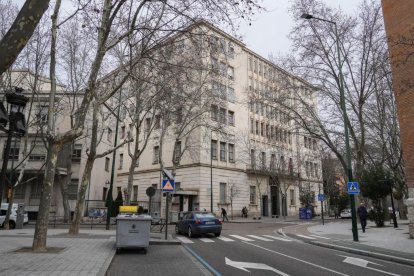 Barrio del Hospital. Facultad de Medicina en la Avenida Ramón y Cajal. - JUAN MIGUEL LOSTAU
