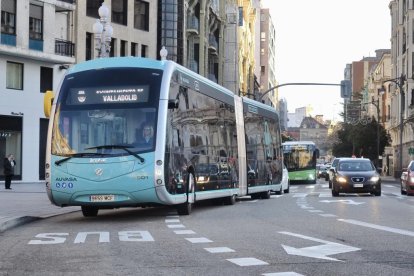 Imágenes de las pruebas que se han realizado con los nuevos autobuses eléctricos de Auvasa en Valladolid.-PHOTOGENIC/E. GARCÍA .