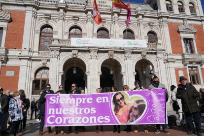 Concentración para pedir la pena de prisión permanente para el asesino de Paloma e India en la Plaza Mayor de Valladolid.- J. M. LOSTAU