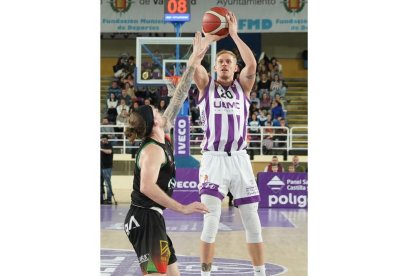 UEMC Real Valladolid-Alega Cantabria. / LOSTAU