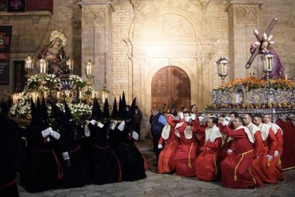 Procesión del Encuentro de la Santísima Virgen con su Hijo en la calle de la Amargura en una imagen de 2023