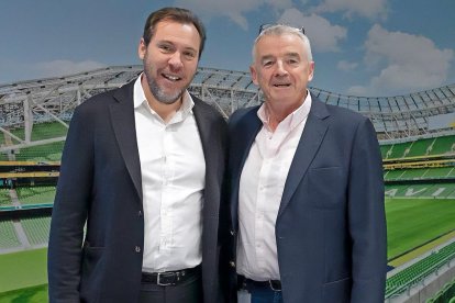 Óscar Puente y Michael O’Leary, tras la reunión celebrada en Irlanda.