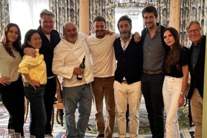 David y Victoria Beckham, el chef Gordon Ramsay y su mujer Tana, y el enólogo Peter Sisseck durante su vista a Vega Sicilia.