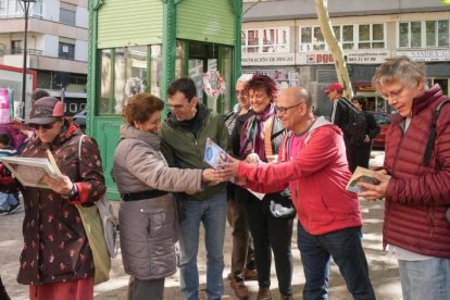 Fiesta inaugural del kiosko Atelier en la plaza del Caño Argales.