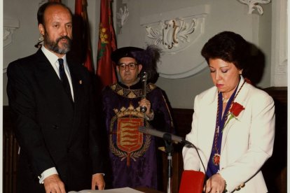 Javier León de la Riva en la sesión constitutiva de la corporación municipal para la legislatura de 1995 a 1999