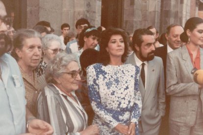 Rosa Chacel en el pregón de Fiestas de 1985 a cargo de Concha Velasco. Junto a ellas el entonces alcalde Tomás Manuel Rodríguez Bolaños y la modelo Juncal Rivero