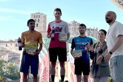 Podio masculino en Zamora con Raúl Gómez como campeón