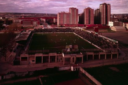Vista aérea del antiguo estadio José Zorrilla en los años 70, 42 años después de la fundación del Real Valladolid Deportivo. El campo, hoy desaparecido, se ubicaba cerca del Paseo Zorilla