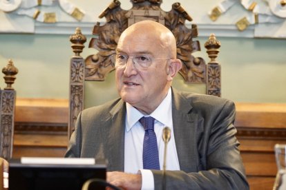 El alcalde Jesús Julio Carnero en la sesión extraordinaria del Pleno del Ayuntamiento de Valladolid, que acoge el debate sobre el Estado de la Ciudad correspondiente al año 2024