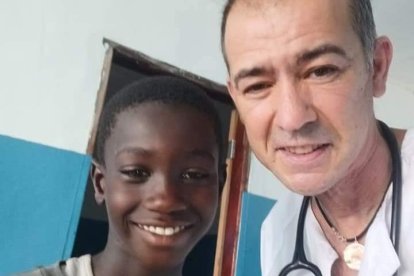 Óscar Martín, médico y voluntario en Gambia