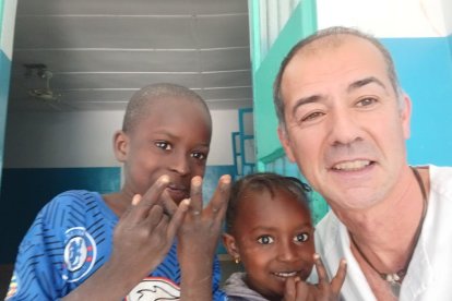 Óscar Martín, médico y voluntario en Gambia