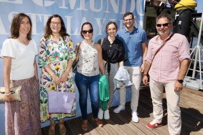 Caseta de feria El Mundo en el barco 'La Leyenda del Pisuerga'