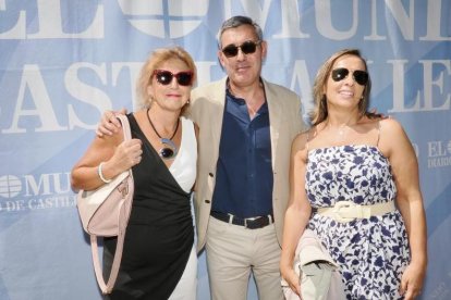 Caseta de feria El Mundo en el barco 'La Leyenda del Pisuerga'
