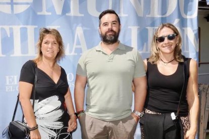 Caseta de feria El Mundo en el barco 'La Leyenda del Pisuerga'