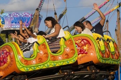 Las familias disfrutan de los carruseles de la feria de Valladolid