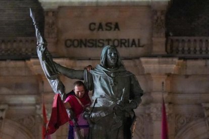 Retirada del pañuelo de fiestas al Conde Ansúrez