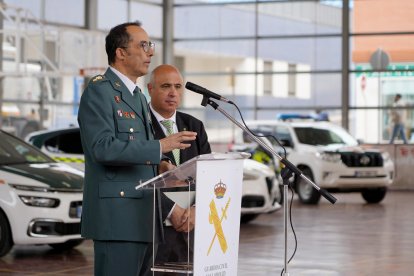 El coronel jefe de la Comandancia de la Guardia Civil de Valladolid, Andrés Manuel Velarde, y el subdelegado del Gobierno en Valladolid, Jacinto Canales, presentan tres operaciones de ciberdelincuencia.