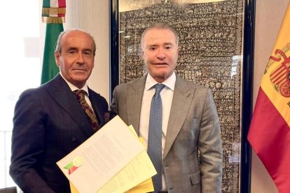 El abogado Fernando Cantalapiedra, nuevo cónsul honorario de México, junto al embajador del país, Quirino Ordaz.