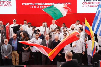 Imagen de familia en la presentación del concurso Nacional y Mundial de tapas 2024