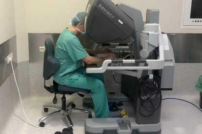 Cirugía con el robot 'Da Vinci' en el Hospital Clínico de Valladolid