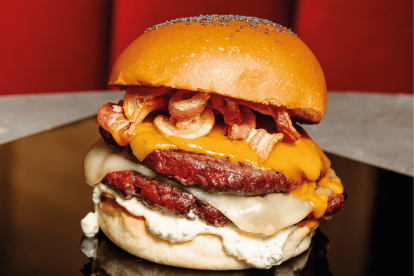 Imagen de la hamburguesa participante Culto Castizo, de Brook, en la calle Industrias de Arroyo de la Encomienda.