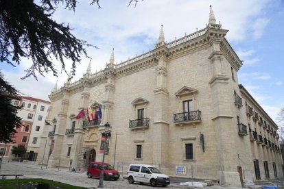 Fachada del Palacio de Santa Cruz sin andamios