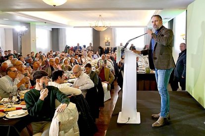 El presidente de Vox, Santiago Abascal, asiste a una comida con afiliados y simpatizantes en Valladolid. ICAL