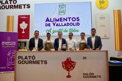El presidente de la Diputación de Valladolid, Conrado Íscar, promociona Alimentos de Valladolid en el Salón Gourmets 2025 de la mano de Miguel Ángel de la Cruz