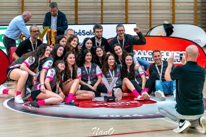CD San Isidro júnior, subcampeón de Castilla y León en la Final Four femenina celebrada en León.