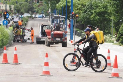 Obras en el antiguo carril bici de Isabel la Católica