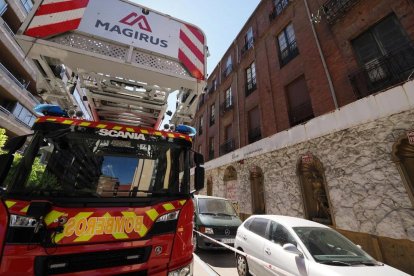 Incendio en un tejado de la calle San José