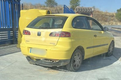 Seat León robado con el que rompieron la luna de Agropal.