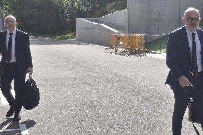 Senn, saliéndose de plano, y Ferrero, en las inmediaciones de Zorrilla.