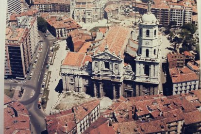 La calle vista desde el cielo en los años 70