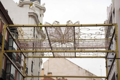 Preparativos de las luces de Navidad.