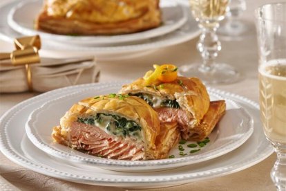Salmón en hojaldre relleno de espinacas a la crema