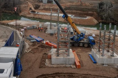 Avance de la construcción del Viaducto del Duero en la A-11 entre Quintanilla de Arriba y Olivares de Duero