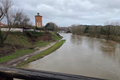 Paso del río Cega por Viana