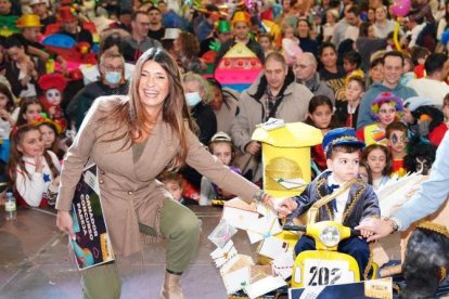 La Cúpula se llena de disfraces para despedir el Carnaval
