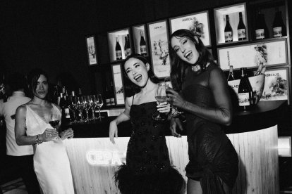 Algunas de las figuras más influyentes del panorama cultural disfrutan de vinos Ribera del Duero en Cinema Mansion by Bubulú.