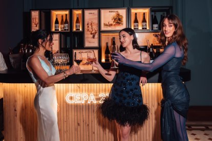 Algunas de las figuras más influyentes del panorama cultural disfrutan de vinos Ribera del Duero en Cinema Mansion by Bubulú.