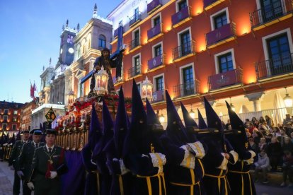 Un momento del Viacrucis procesional en el Miércoles Santo de la capital vallisoletana.