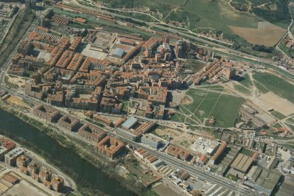 Panorámica del Paseo del Obregón tomada desde el aire en 1989