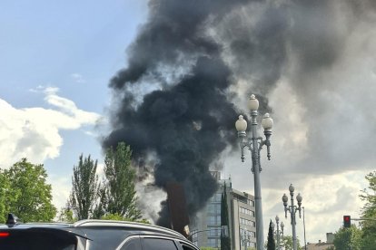 Incendio de un camión en en el paseo Zorrilla, junto a Vallsur.