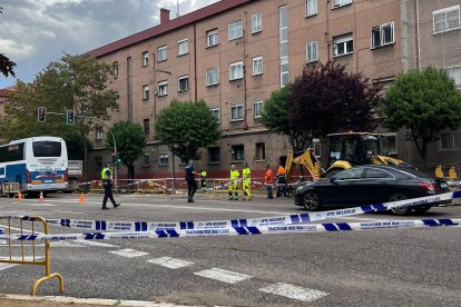 Reventón de una tubería de agua en la Avenida de Burgos, Valladolid