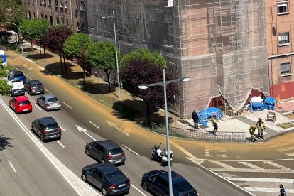 Reventón de una tubería de agua en la Avenida de Burgos, Valladolid