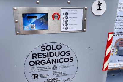 Nuevo contenedor para orgánico de apertura con tarjeta.