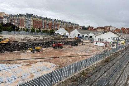Situación actual de los terrenos que anteriormente estaban ocupados por la estación Gourmet y donde se construirá el aparcamiento subterráneo
