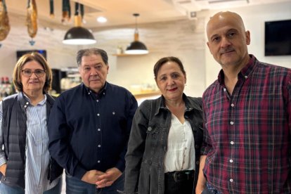 Los hermanos Carlos, Teresa, Esther y Manolo, del restaurante Los Chopos.
