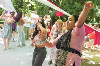 Sesiones musicales y de danza en el Jaipur Literature Festival en el Campo Grande de Valladolid.